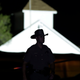 Policía frente a la iglesia del tiroteo. AP
